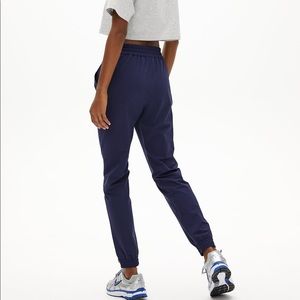 Aritzia Speed Jogger
